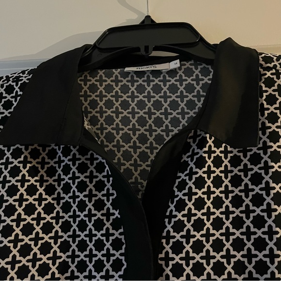 Ricki’s black and white polo style 3/4 sleeve blouse - Picture 5 of 10